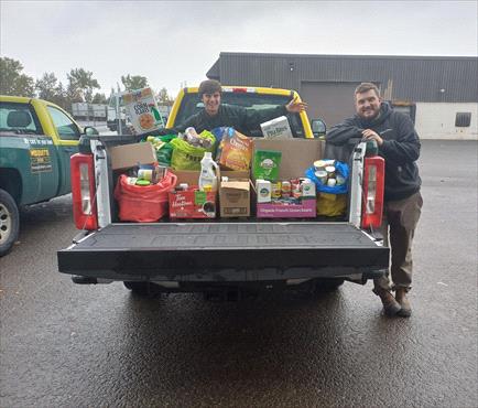 Weed Man Ottawa Donates 700 Pounds of Food to Ottawa Food Bank